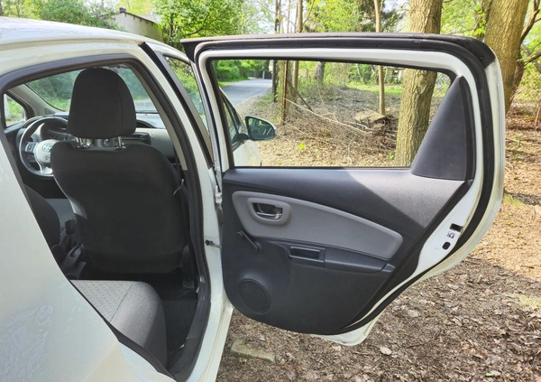 Toyota Yaris cena 33900 przebieg: 170090, rok produkcji 2015 z Lądek-Zdrój małe 232